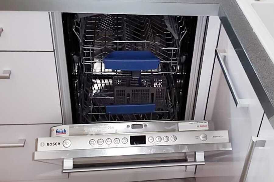 Ремонт посудомоечных машин bosch в москве. Посудомоечная машина Bosch SGI 59a06. Посудомойка бош дверца. Посудомоечная машина закрытая. Сломалась посудомоечная машина Bosch.